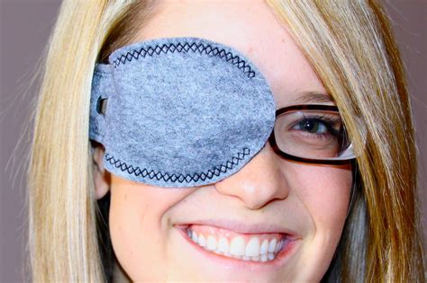 eye patch that keeps closed.